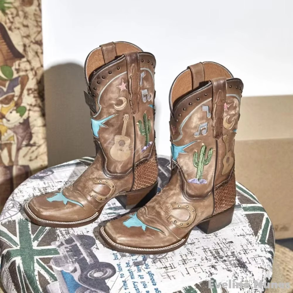 Bottes cowboy brodées graffitis, talon épais mi-mollet count(title)% Bottes cowboy brodées graffitis, talon épais mi-mollet — vue principale