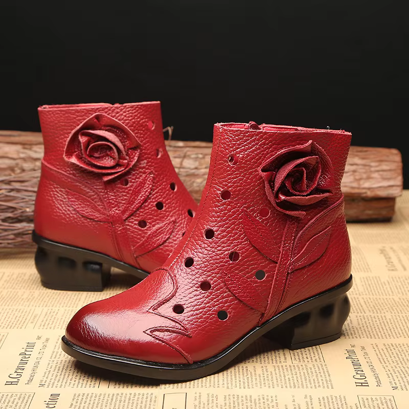 Bottines rouges en cuir, talon bas et motif rose count(title)% Bottines rouges en cuir, talon bas et motif rose — vue principale